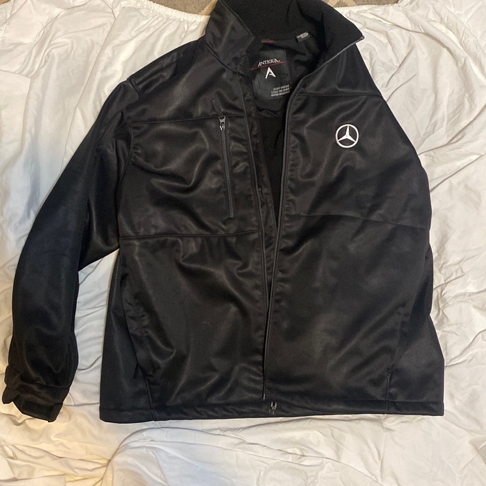 Mercedes jacket size extra large lightweight cold-weather water resistant jacket